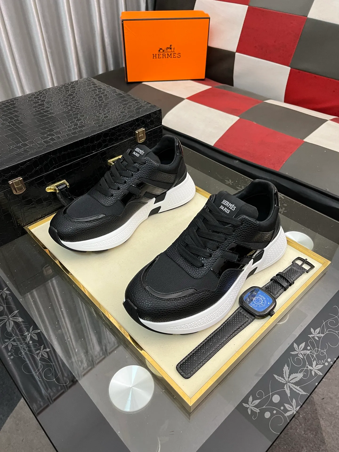 Men's shoes 💰540⌚️⌚️HERMES/Hermès Hugo thick-soled sneakers, casual men's shoes, these sneakers are made of imported first-layer cowhide leather and breathable mesh design. The contrasting color design creates a dynamic and modern shape. The front end of the toe is decorated with natural-color rubber inlays, which is novel and fashionable. The texture is incomparable, with cowhide lining and cowhide foot pads, the upper foot is comfortable and breathable, and the rubber sole is decorated with geometric patterns and iconic "H" details. A very personal one! Size: 38-44